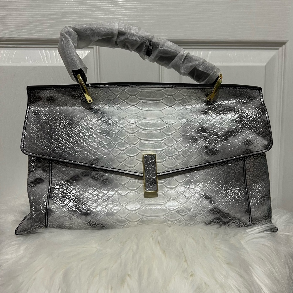 💗 *NEW* Elegant‎ Silver Crocodile Pattern Handbag
